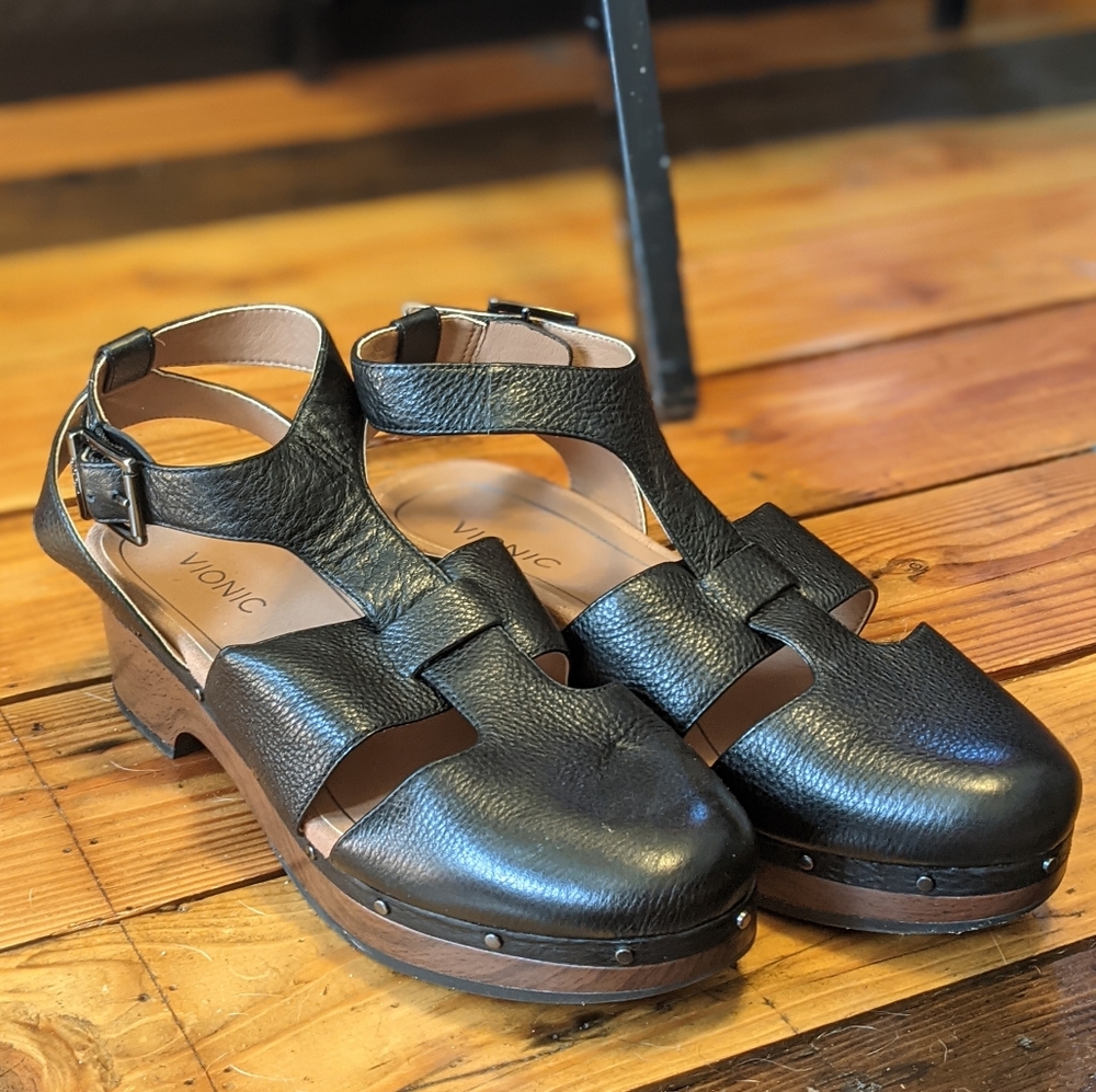 Black Closed Toe Clogs